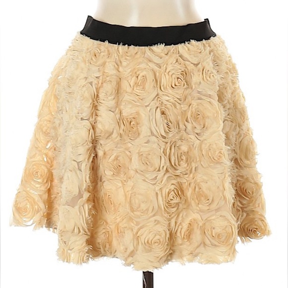Free People Skirt With 3D Tool Rosettes Color Ivory/Black. Size Small - Picture 3 of 5